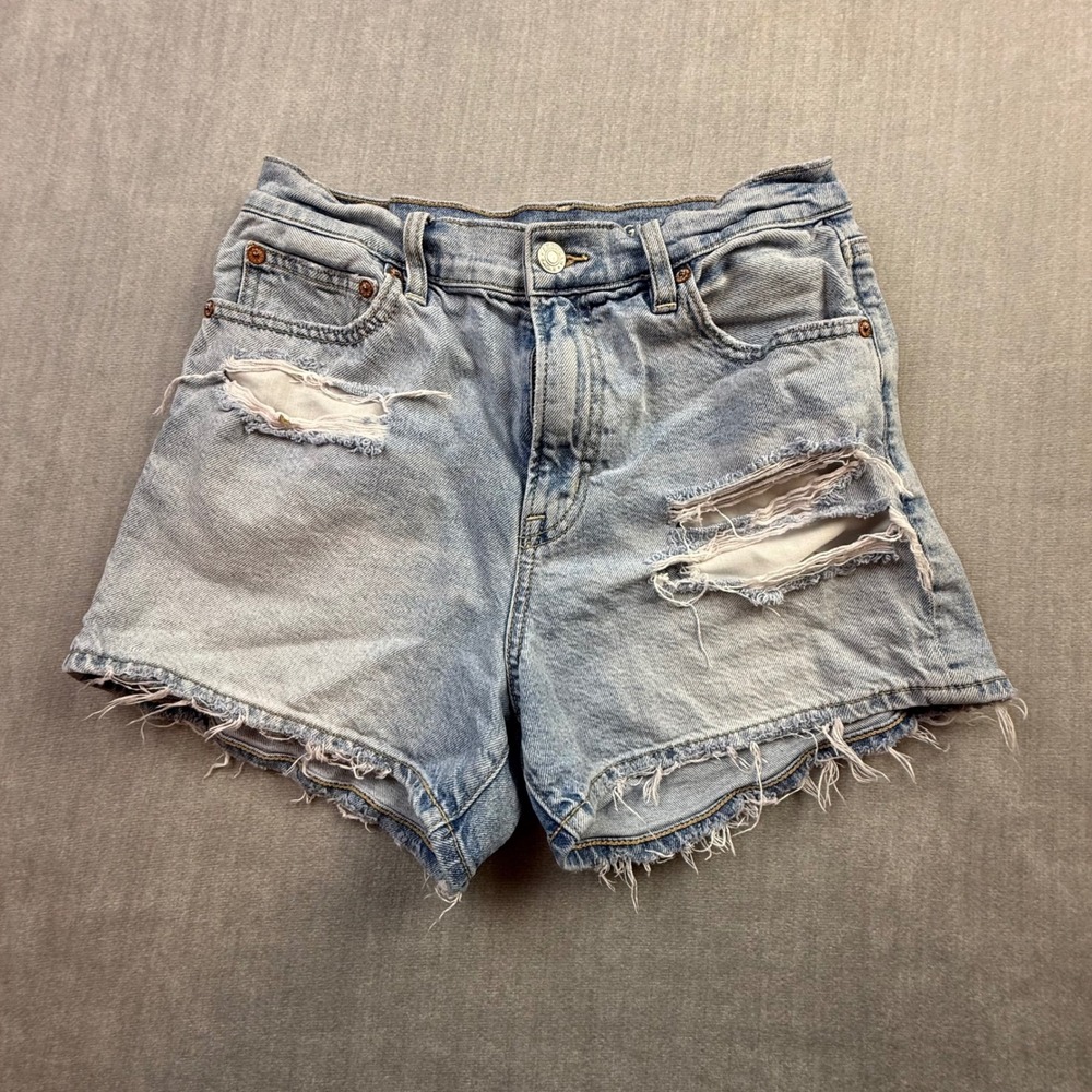 American Eagle 90s Boyfriend Shorts Light Wash Distressed‎ Denim Size 4